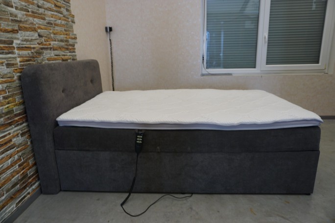ŁÓŻKO Z ELEKTRYCZNYM STELAŻEM + MATERAC 120x200 CM