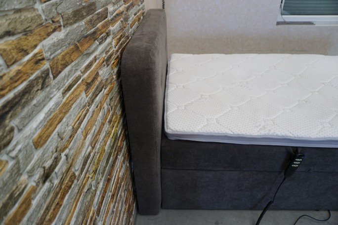 ŁÓŻKO Z ELEKTRYCZNYM STELAŻEM + MATERAC 120x200 CM