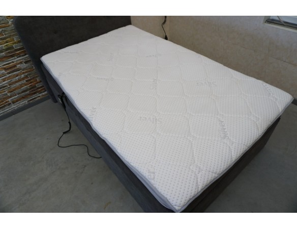 ŁÓŻKO Z ELEKTRYCZNYM STELAŻEM + MATERAC 120x200 CM