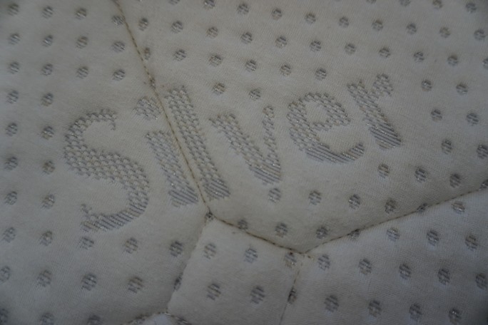 ŁÓŻKO Z ELEKTRYCZNYM STELAŻEM + MATERAC 120x200 CM