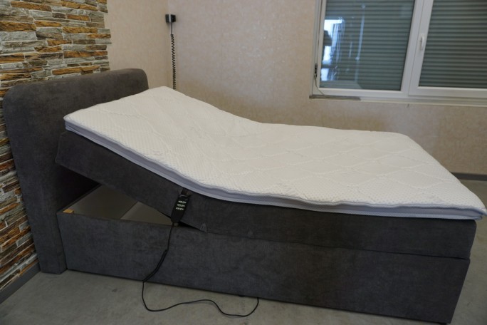 ŁÓŻKO Z ELEKTRYCZNYM STELAŻEM + MATERAC 120x200 CM