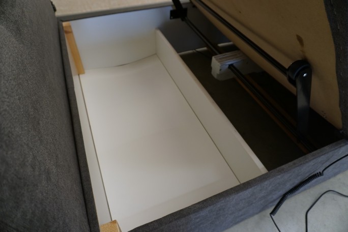 ŁÓŻKO Z ELEKTRYCZNYM STELAŻEM + MATERAC 120x200 CM