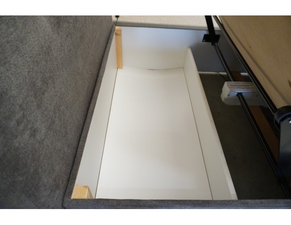 ŁÓŻKO Z ELEKTRYCZNYM STELAŻEM + MATERAC 120x200 CM