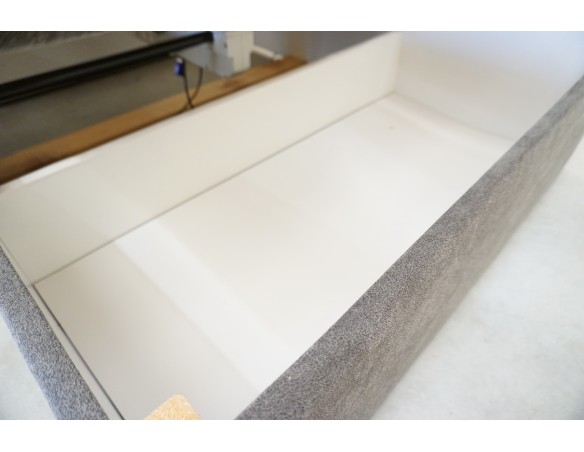 ŁÓŻKO Z ELEKTRYCZNYM STELAŻEM + MATERAC 120x200 CM