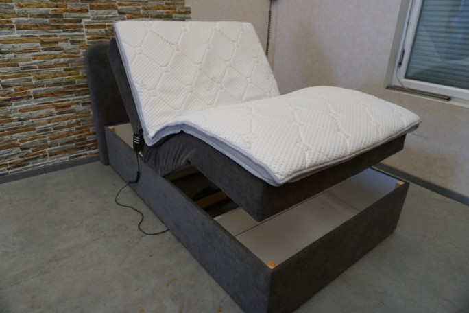 ŁÓŻKO Z ELEKTRYCZNYM STELAŻEM + MATERAC 120x200 CM