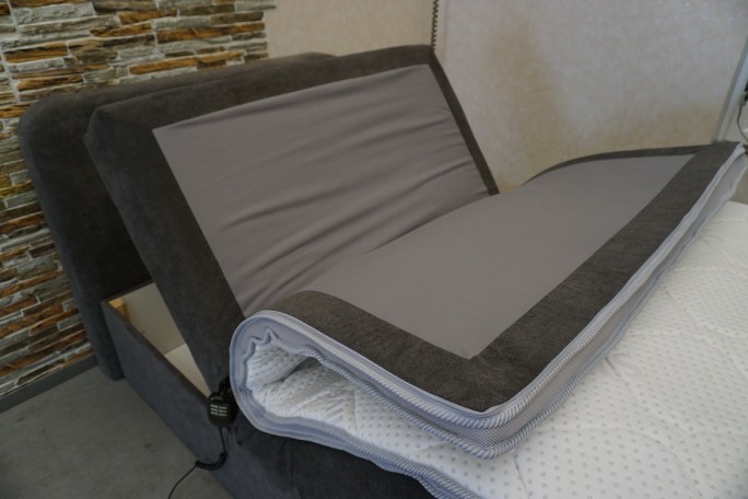 ŁÓŻKO Z ELEKTRYCZNYM STELAŻEM + MATERAC 120x200 CM