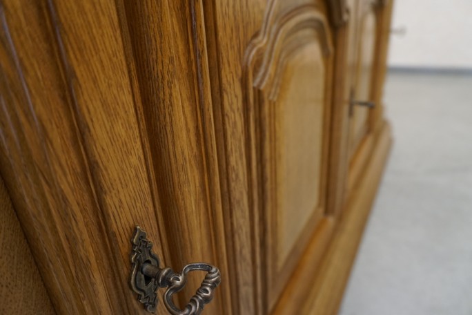 KOMODA DĘBOWA 4 DRZWIOWA SZER. 182 CM