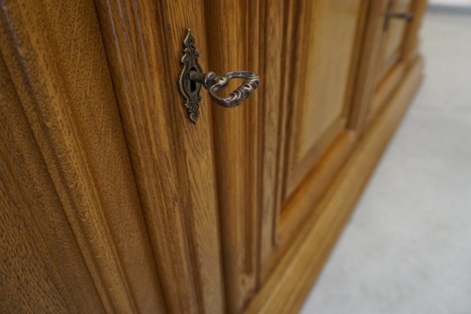 KOMODA DĘBOWA 4 DRZWIOWA SZER. 182 CM