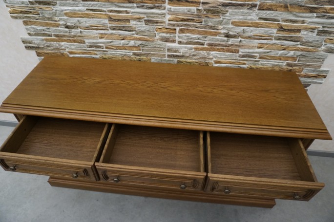 KOMODA DĘBOWA 3 DRZWIOWA SZER. 158 CM