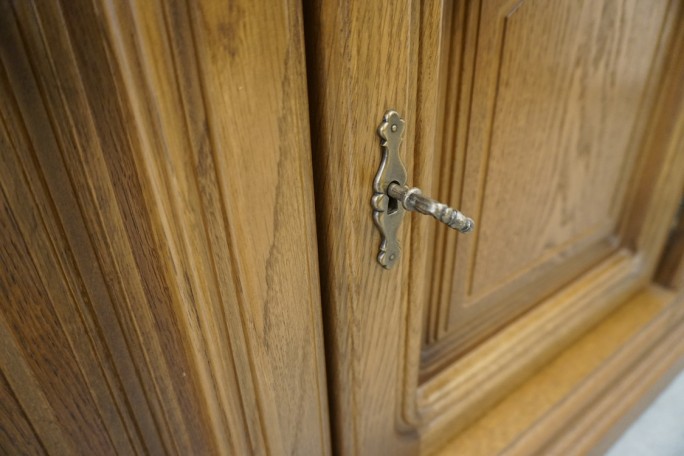 KOMODA DĘBOWA 3 DRZWIOWA SZER. 158 CM