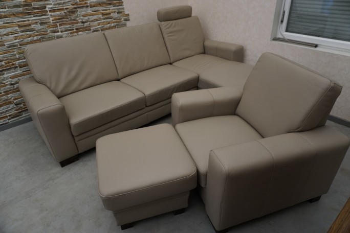 SKÓRA NATURALNA BEŻOWA NAROŻNA Z FUNKCJĄ SPANIA...