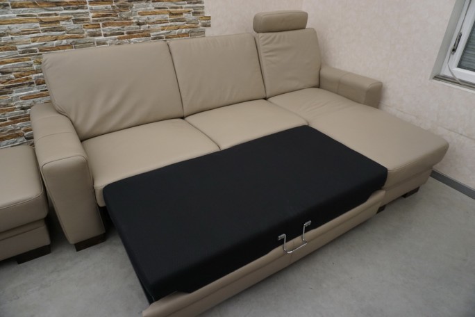 SKÓRA NATURALNA BEŻOWA NAROŻNA Z FUNKCJĄ SPANIA...