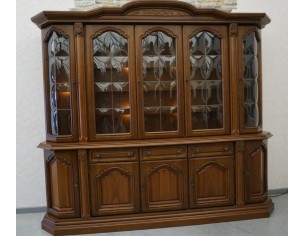 WITRYNA Z KOMODĄ ORZECHOWA PODŚWIETLANA SZER. 232 CM 2