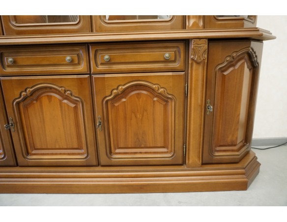 WITRYNA Z KOMODĄ ORZECHOWA PODŚWIETLANA SZER. 232 CM