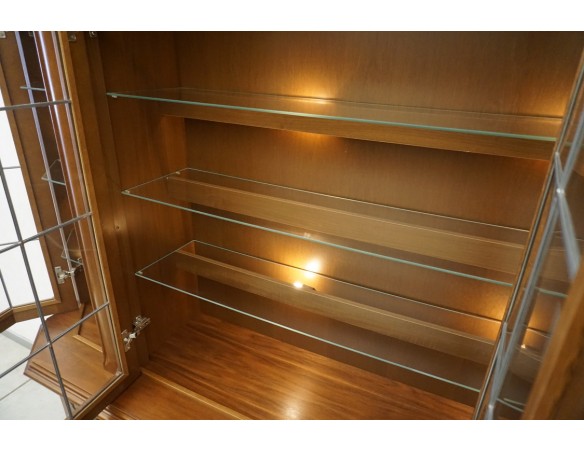 WITRYNA Z KOMODĄ ORZECHOWA PODŚWIETLANA SZER. 232 CM