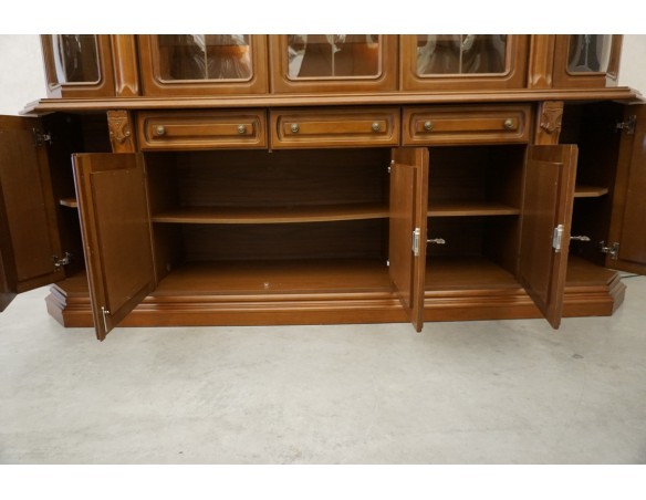 WITRYNA Z KOMODĄ ORZECHOWA PODŚWIETLANA SZER. 232 CM