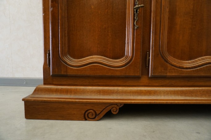 KOMODA ORZECHOWA 4 DRZWIOWA SZER. 180 CM