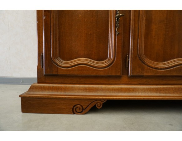 KOMODA ORZECHOWA 4 DRZWIOWA SZER. 180 CM