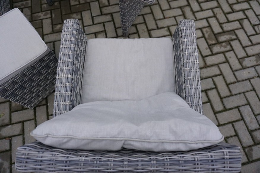 ZESTAW NA OGRÓD TARAS SOFA 3 OSOBOWA + 2 FOTELE + STÓŁ + PUFA + PODUCHY TECHNORATTAN