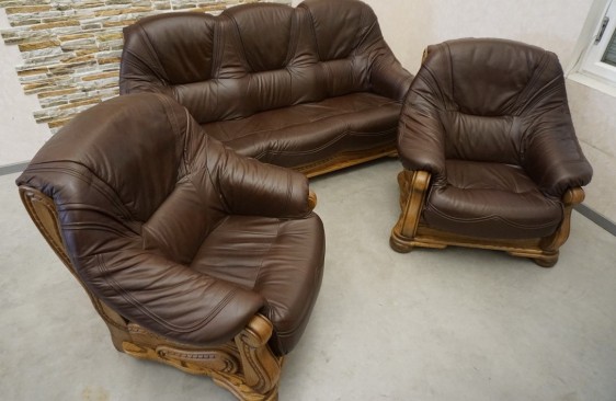 ZESTAW NA STELAŻU DĘBOWYM SOFA SKÓRA NATURALNA 3 OSOBOWA... 2