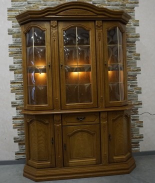 WITRYNA Z KOMODĄ DĘBOWA PODŚWIETLANA SZER. 147 CM 2