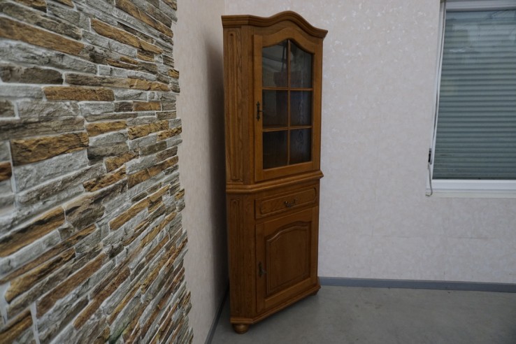 WITRYNA Z KOMODĄ DĘBOWA NAROŻNA 58x58 CM