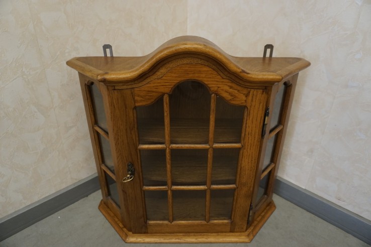 WITRYNKA WISZĄCA MAŁA DĘBOWA SZER. 57 CM
