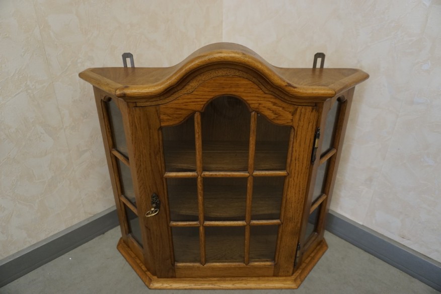 WITRYNKA WISZĄCA MAŁA DĘBOWA SZER. 57 CM