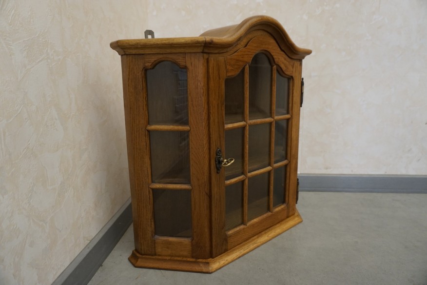WITRYNKA WISZĄCA MAŁA DĘBOWA SZER. 57 CM