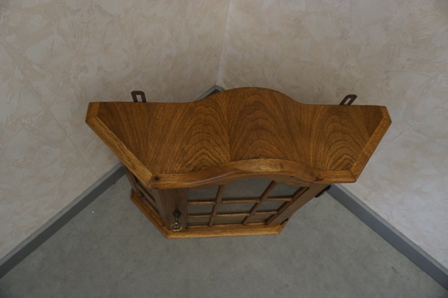WITRYNKA WISZĄCA MAŁA DĘBOWA SZER. 57 CM