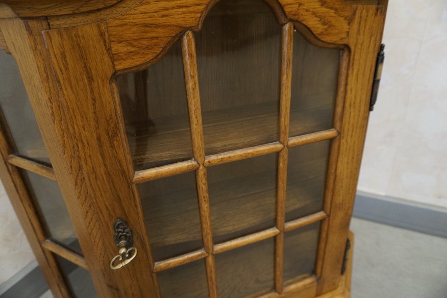 WITRYNKA WISZĄCA MAŁA DĘBOWA SZER. 57 CM