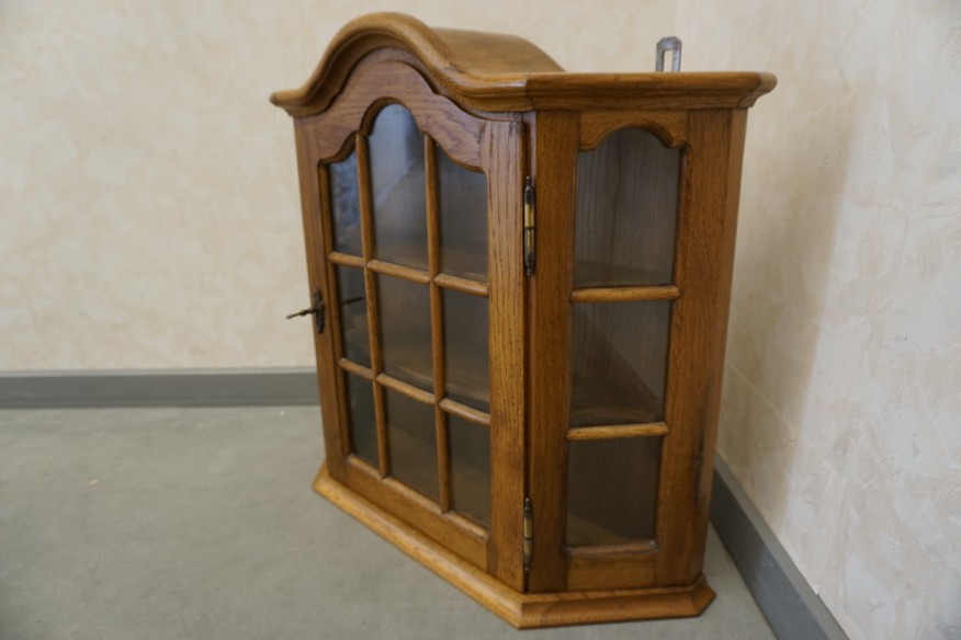 WITRYNKA WISZĄCA MAŁA DĘBOWA SZER. 57 CM