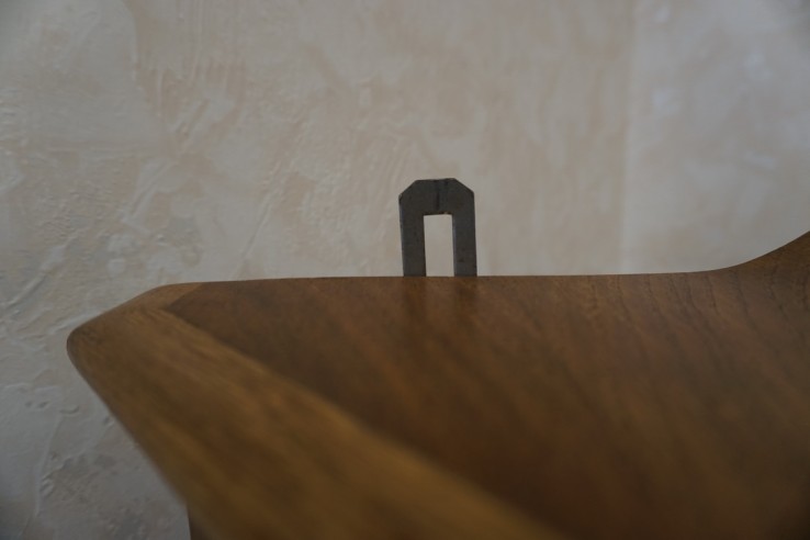 WITRYNKA WISZĄCA MAŁA DĘBOWA SZER. 57 CM