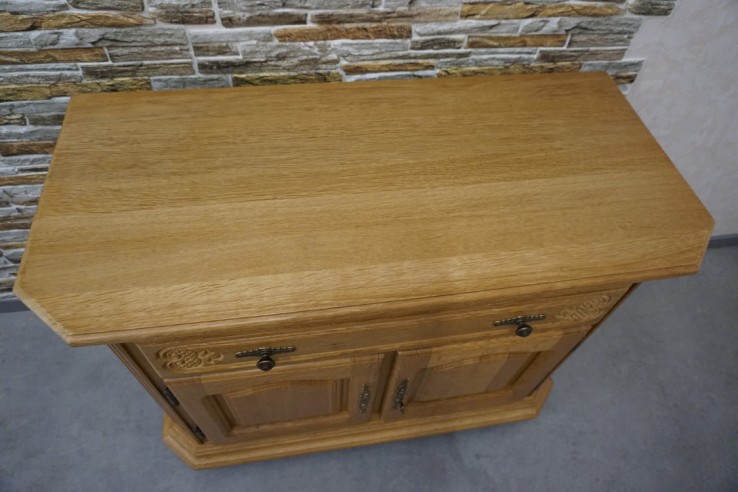 KOMODA RTV Z LITEGO DĘBU RUCHOMY BLAT SZER. 108 CM