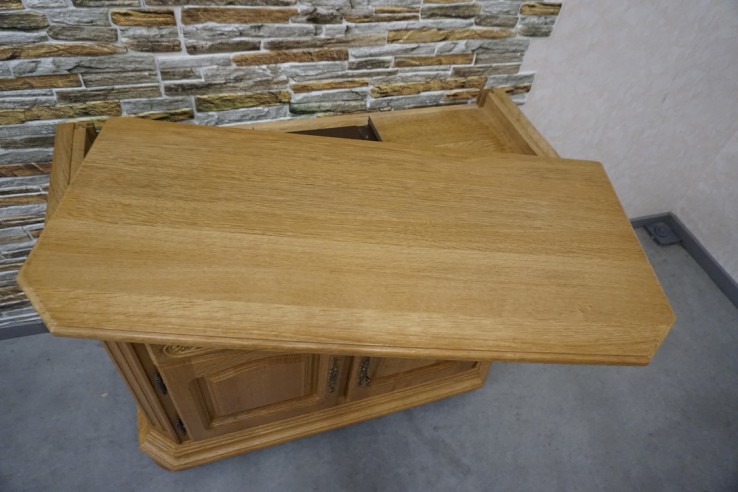 KOMODA RTV Z LITEGO DĘBU RUCHOMY BLAT SZER. 108 CM