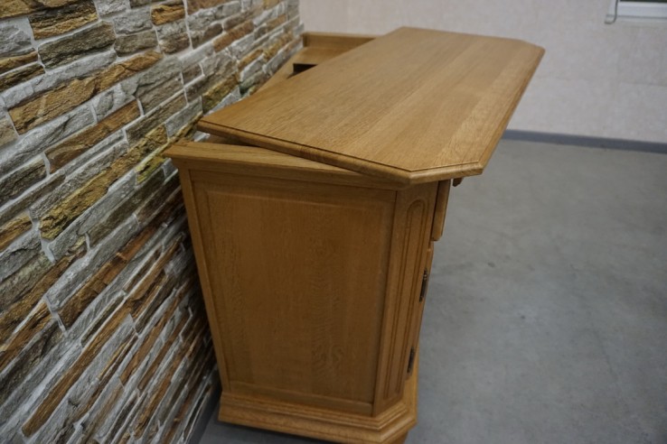 KOMODA RTV Z LITEGO DĘBU RUCHOMY BLAT SZER. 108 CM