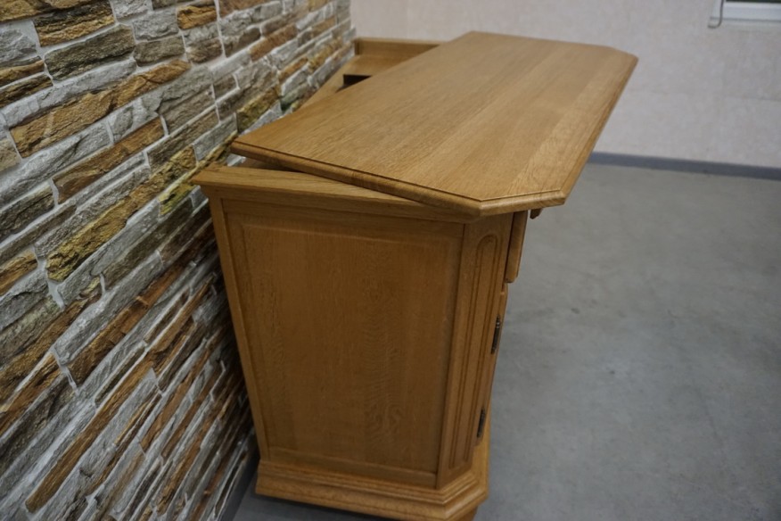 KOMODA RTV Z LITEGO DĘBU RUCHOMY BLAT SZER. 108 CM