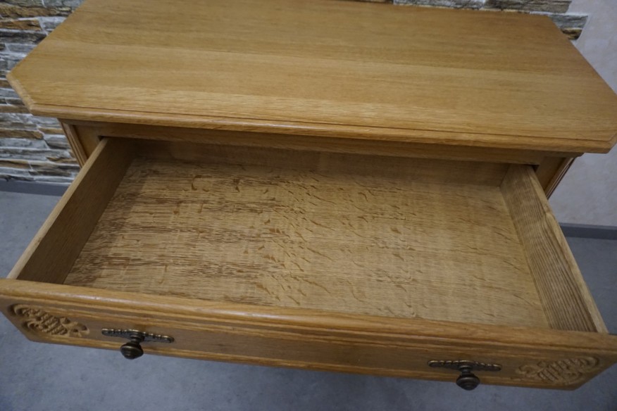 KOMODA RTV Z LITEGO DĘBU RUCHOMY BLAT SZER. 108 CM