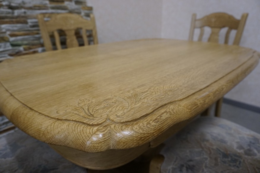 STÓŁ Z LITEGO DĘBU ROZKŁADANY + 4 KRZESŁA SZER. 120/194 CM