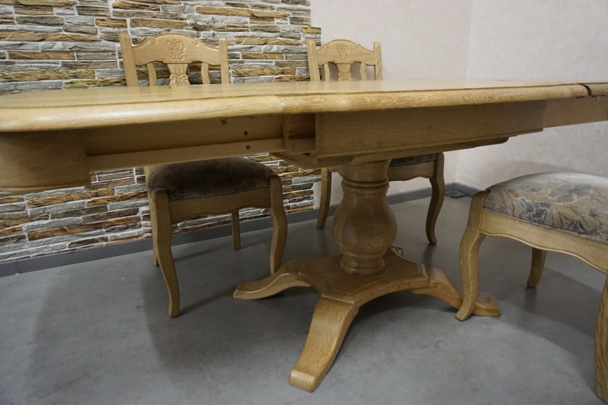 STÓŁ Z LITEGO DĘBU ROZKŁADANY + 4 KRZESŁA SZER. 120/194 CM