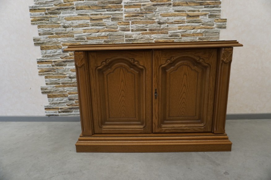 KOMODA RTV DĘBOWA MAŁA SZER. 118 CM