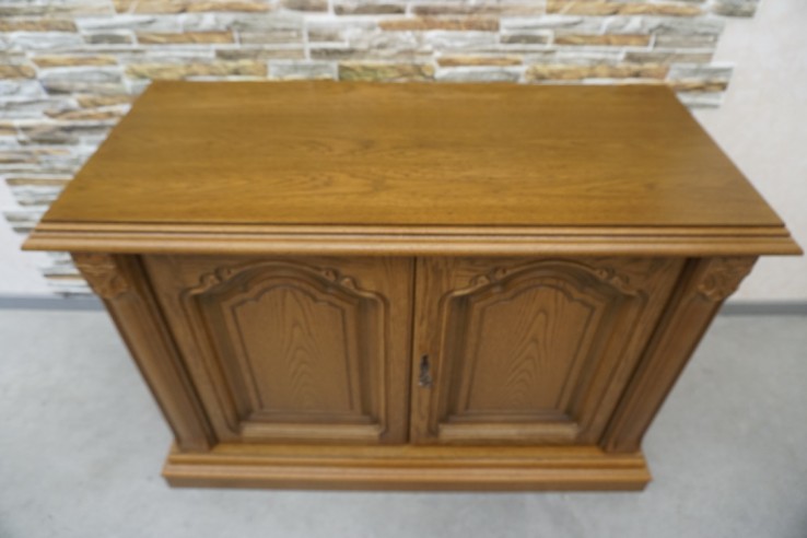 KOMODA RTV DĘBOWA MAŁA SZER. 118 CM