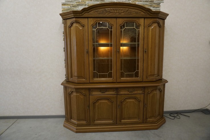 WITRYNA Z KOMODĄ DĘBOWA PODŚWIETLANA SZER. 185 CM