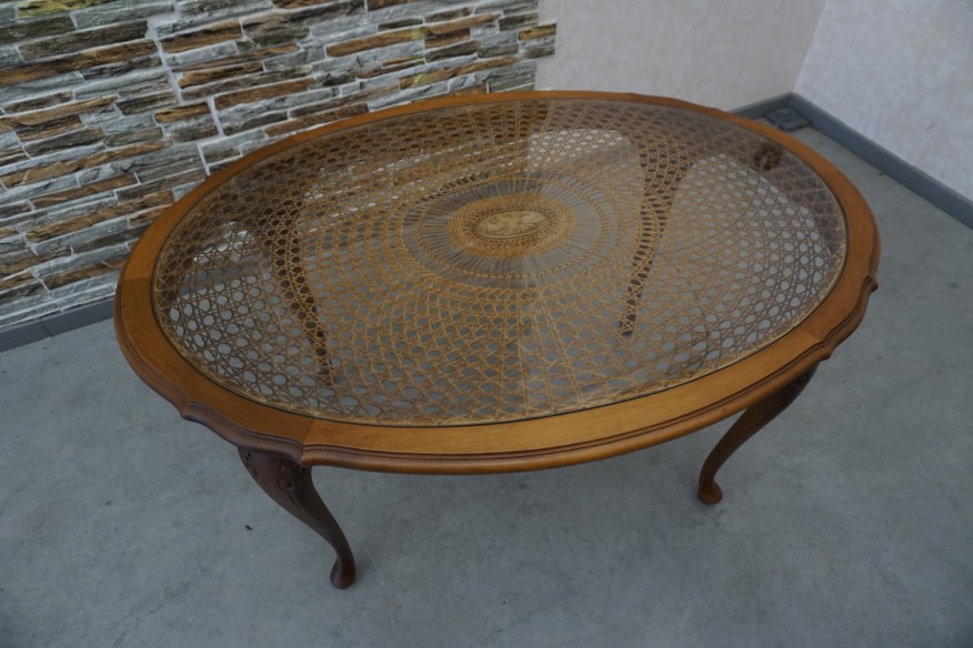 ŁAWA OWALNA CHIPPENDALE Z RAFIĄ SZKLANY BLAT SZER. 118 CM