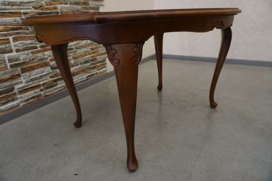 ŁAWA OWALNA CHIPPENDALE Z RAFIĄ SZKLANY BLAT SZER. 118 CM