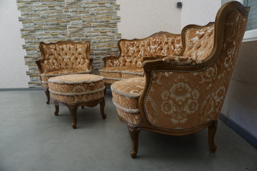 ZESTAW CHIPPENDALE LUDWIK FILIP SOFA 2 OSOBOWA + 2 FOTELE  + PODNÓŻEK - PUFA