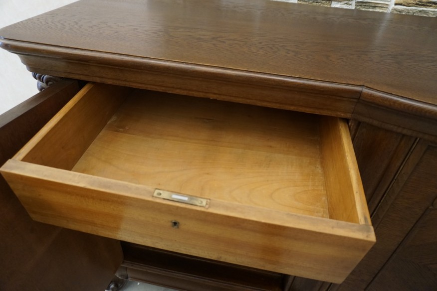 KOMODA ORZECHOWA 3 DRZWIOWA SZER. 240 CM