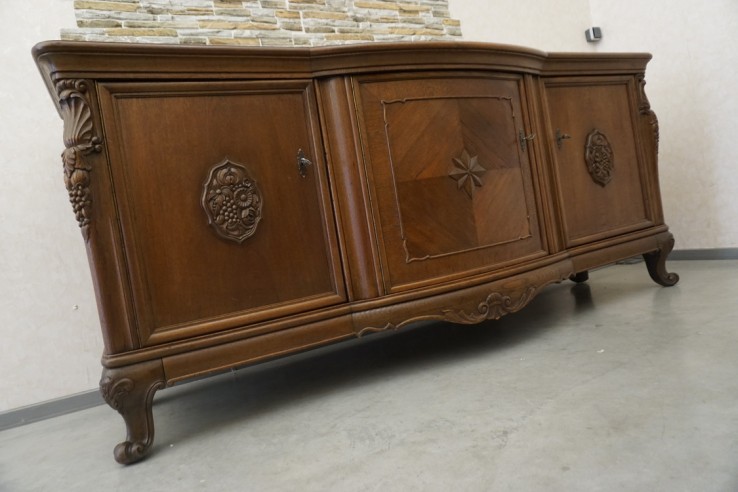 KOMODA ORZECHOWA 3 DRZWIOWA SZER. 240 CM