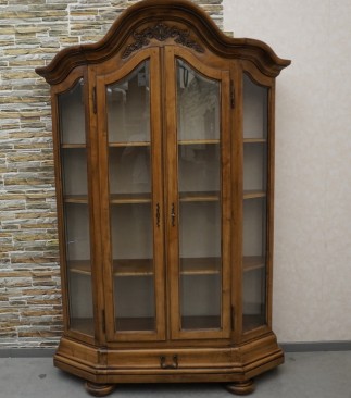 WITRYNA / BIBLIOTECZKA ORZECHOWA SZER. 136 CM 2