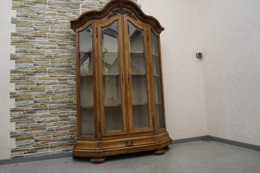 WITRYNA STYLOWA REGAŁ BIBLIOTEKA NA KSIĄŻKI ORZECHOWA SZER. 136 CM